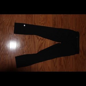 LULULEMON size 2 cropped leggings